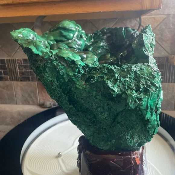 malachite,mineral crystal looks like has a vase like shape to it!One time offer - Picture 3 of 13